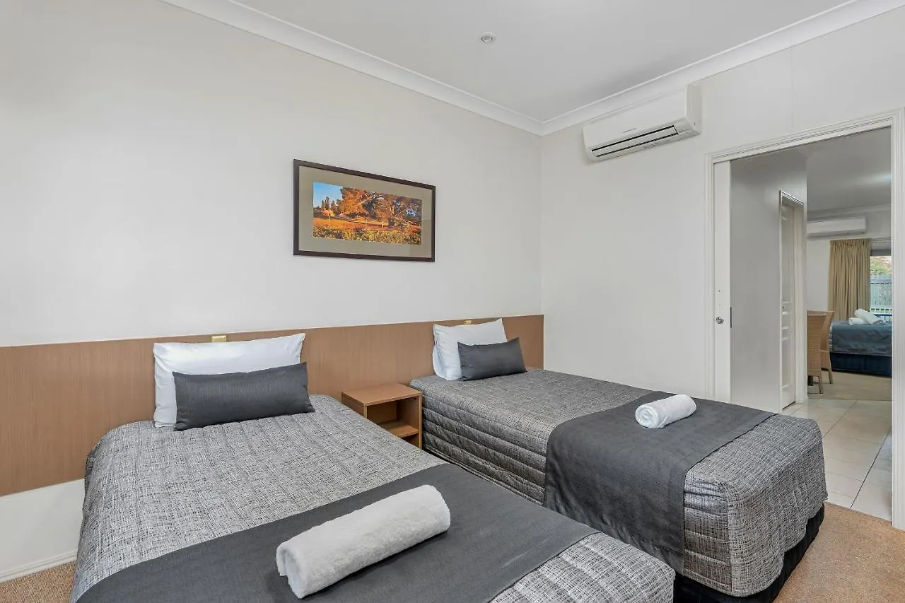Midlander Motor Inn Emerald Hotel