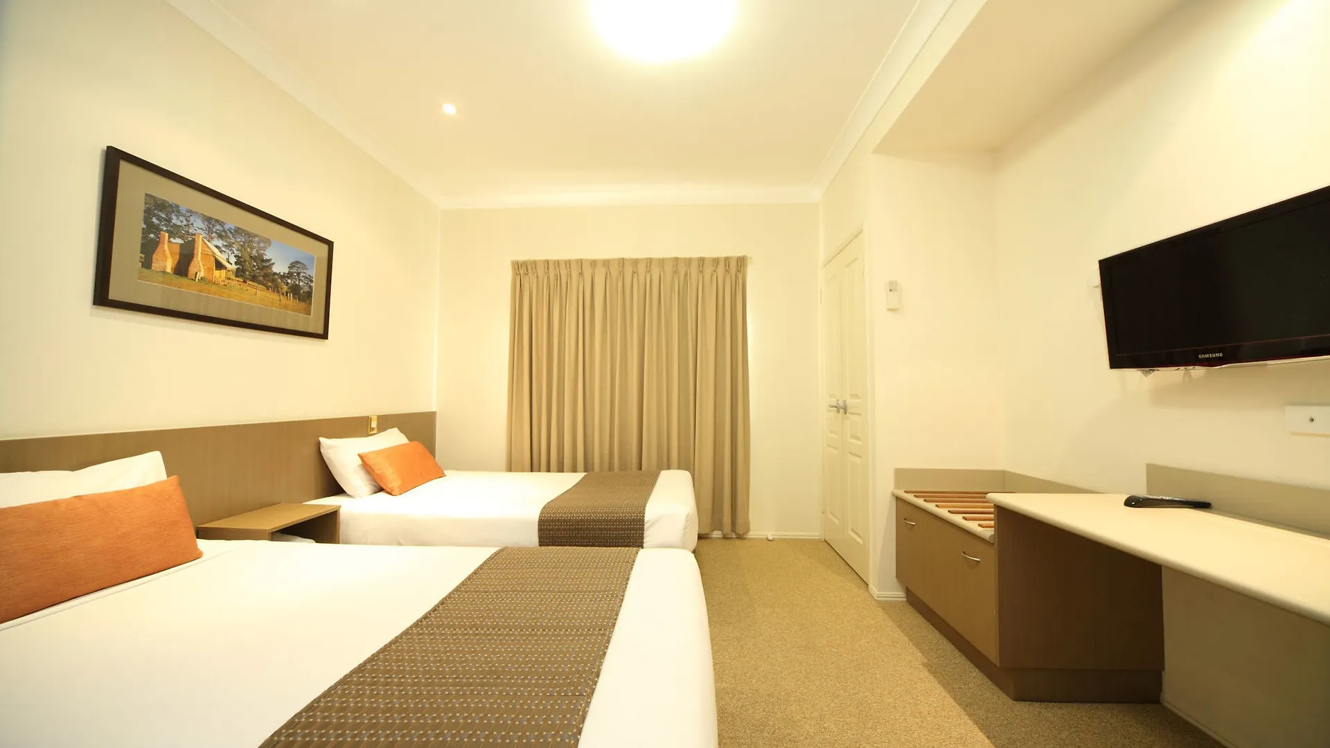 Midlander Motor Inn Emerald