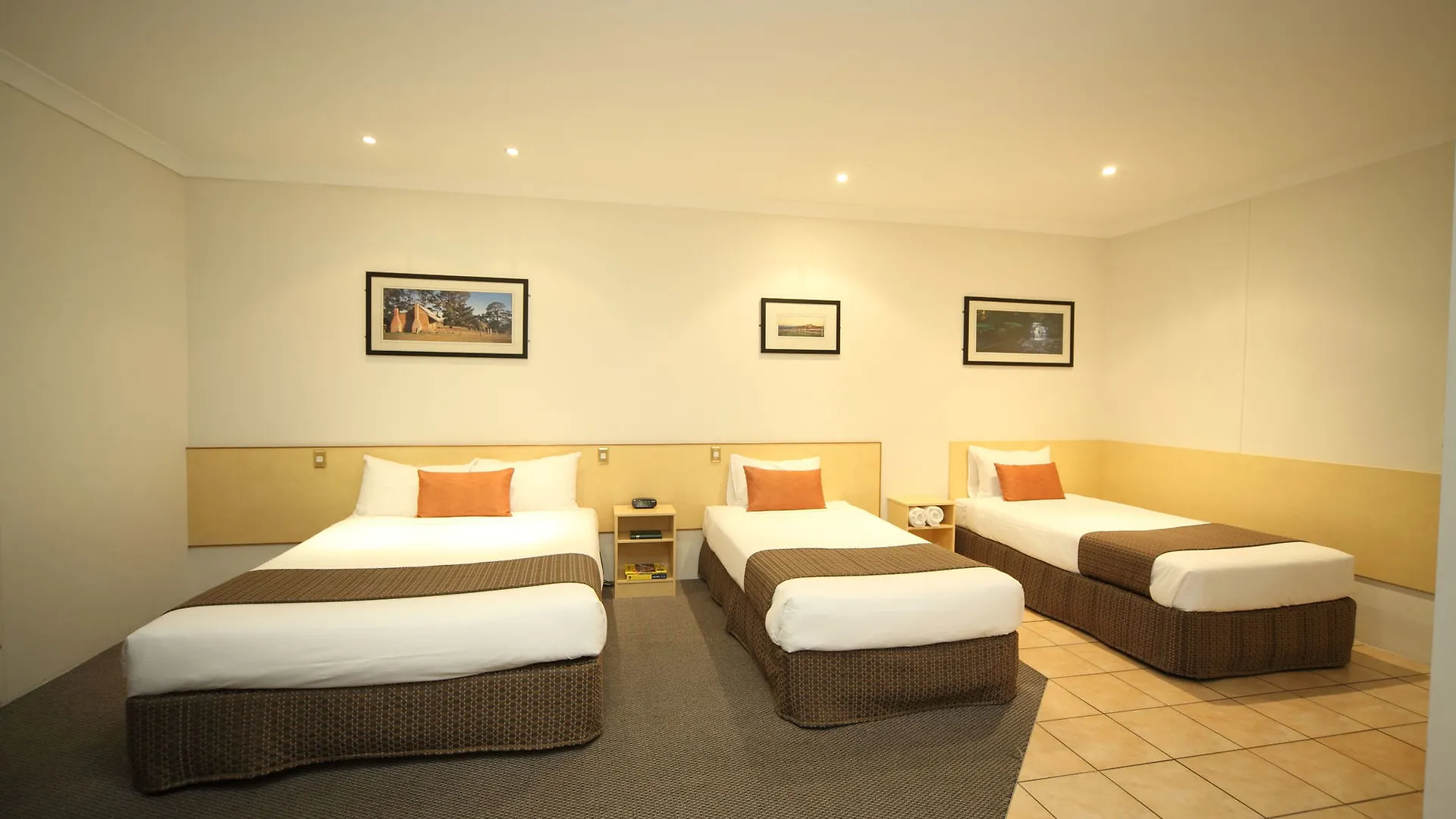 Midlander Motor Inn Emerald Hotel